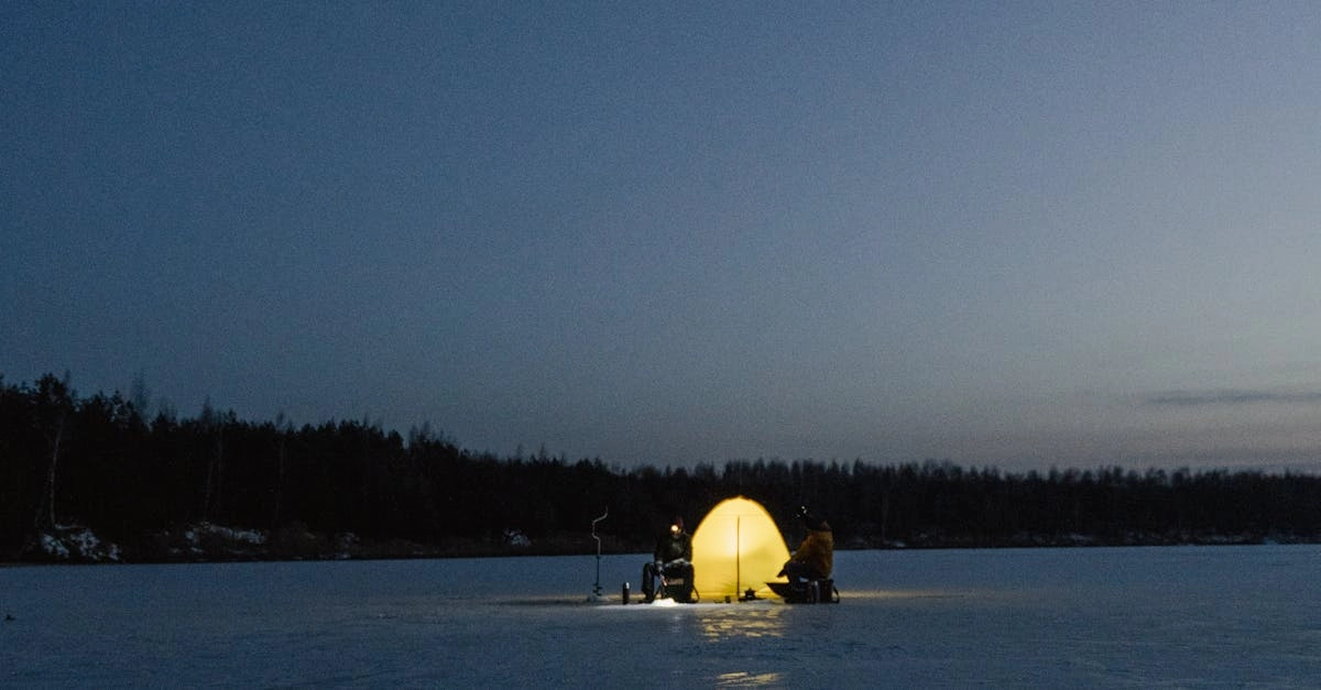 Развлечения в походном укрытии во время непогоды